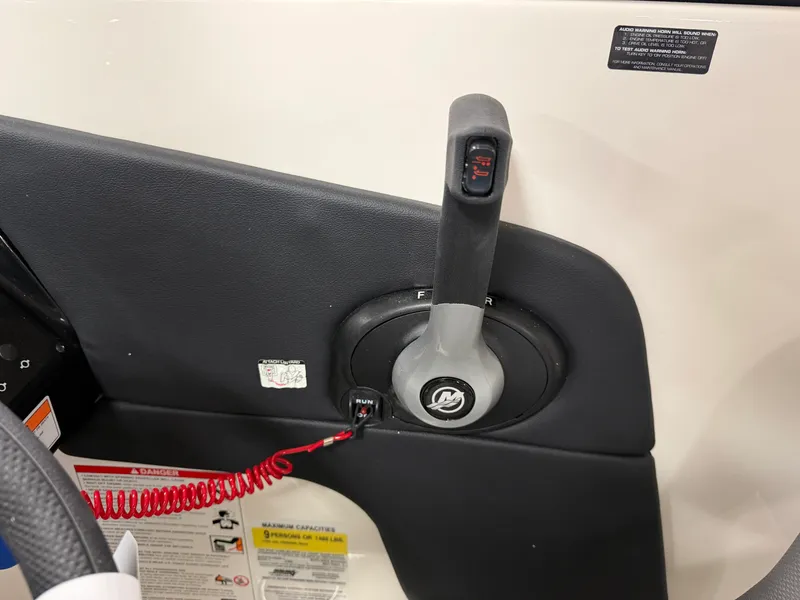 Slide: The Image of Bayliner V20I 2025 - 19