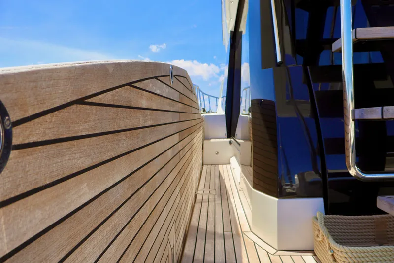 Slide: The Image of Galeon 500 FLY 2022 - 11