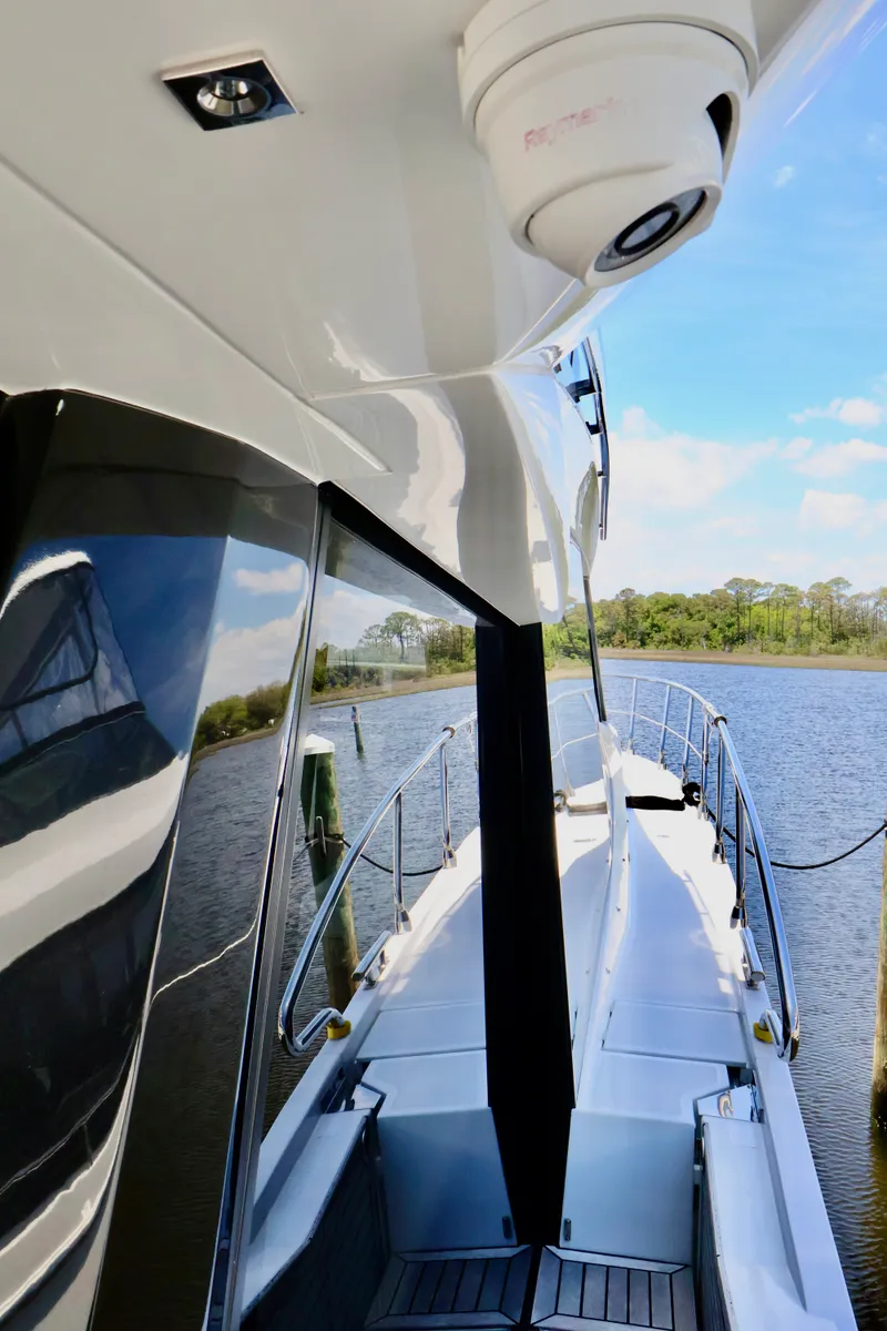 Slide: The Image of Galeon 500 FLY 2022 - 19