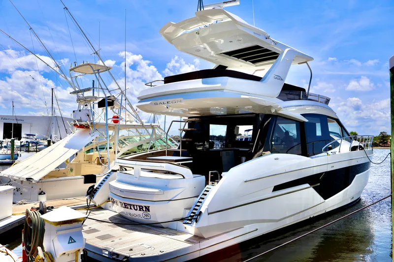Slide: The Image of Galeon 500 FLY 2022 - 2