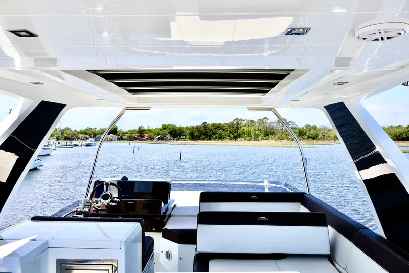 Slide: The Image of Galeon 500 FLY 2022 - 22