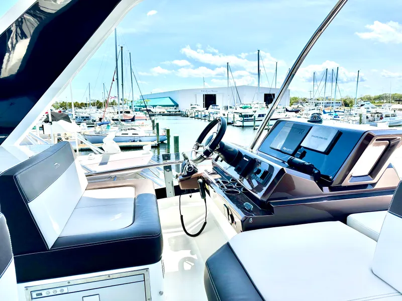 Slide: The Image of Galeon 500 FLY 2022 - 26