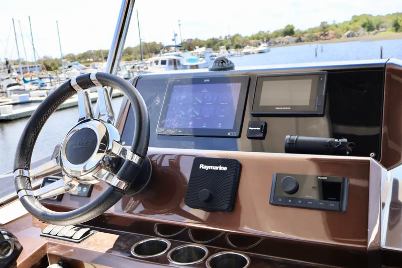 Slide: The Image of Galeon 500 FLY 2022 - 27