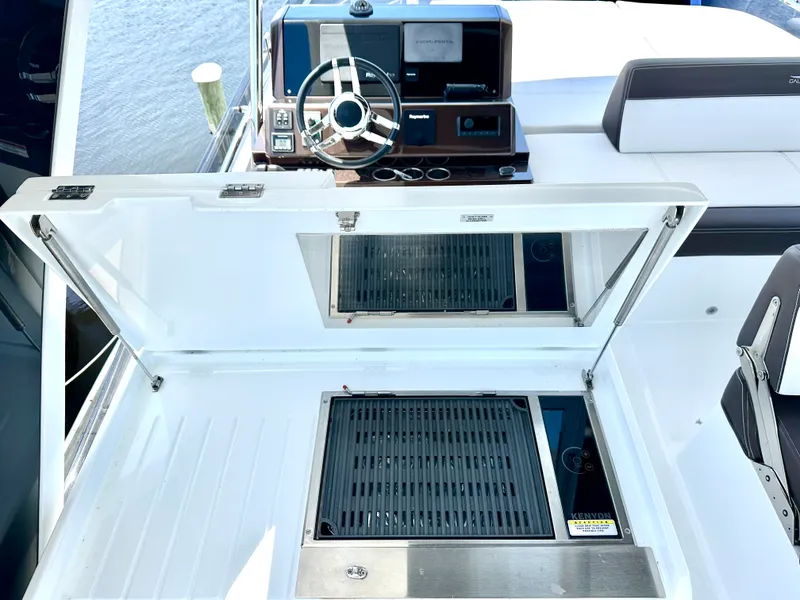 Slide: The Image of Galeon 500 FLY 2022 - 29