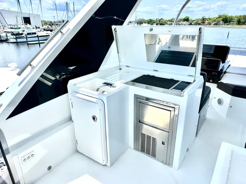 Slide: The Image of Galeon 500 FLY 2022 - 30