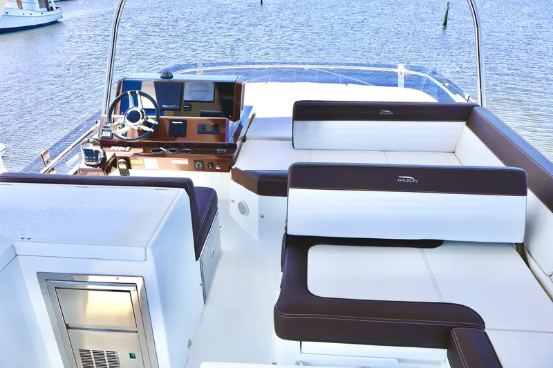 Slide: The Image of Galeon 500 FLY 2022 - 31