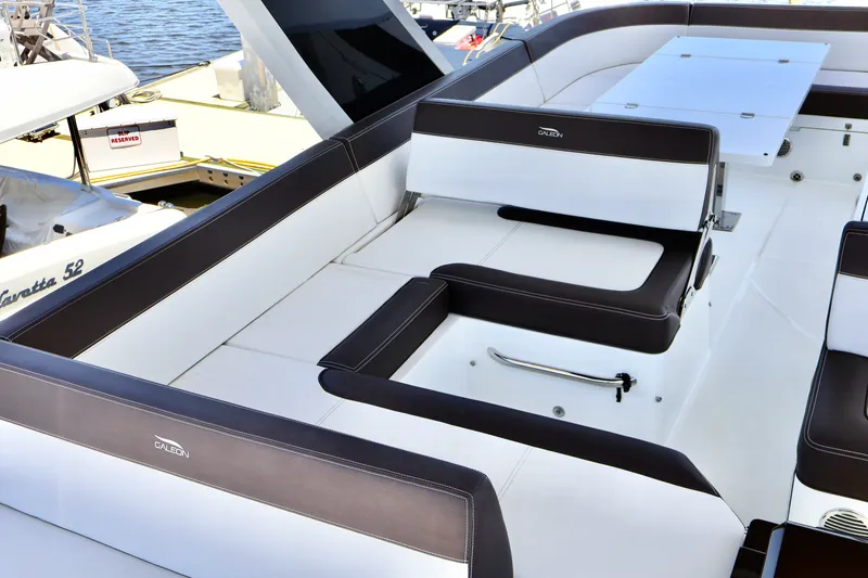 Slide: The Image of Galeon 500 FLY 2022 - 32