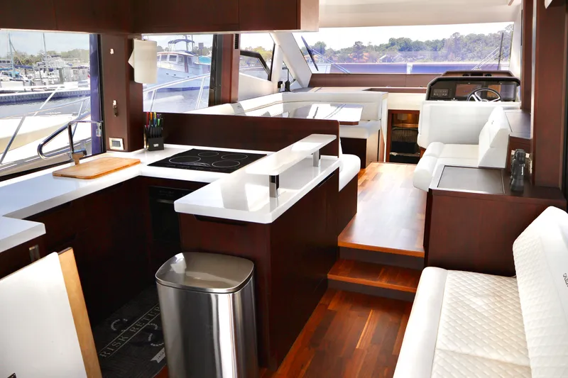 Slide: The Image of Galeon 500 FLY 2022 - 39