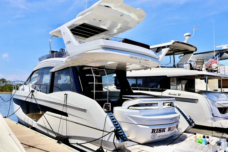 Slide: The Image of Galeon 500 FLY 2022 - 4