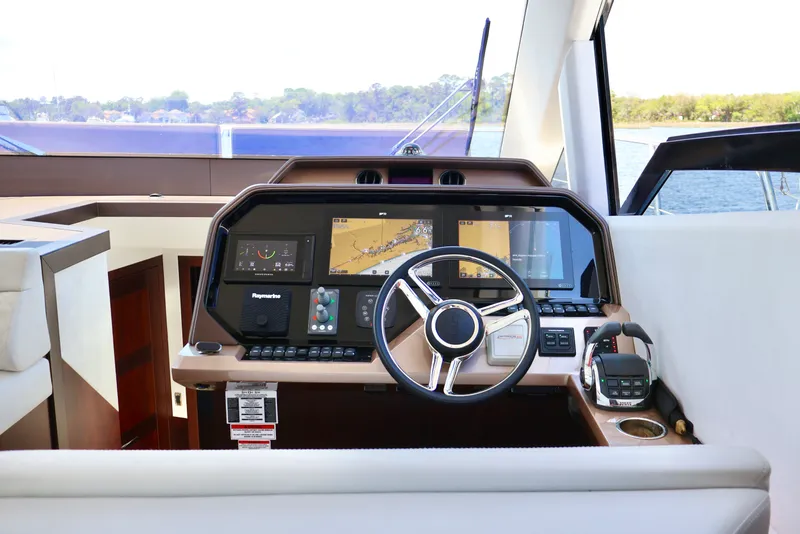 Slide: The Image of Galeon 500 FLY 2022 - 52