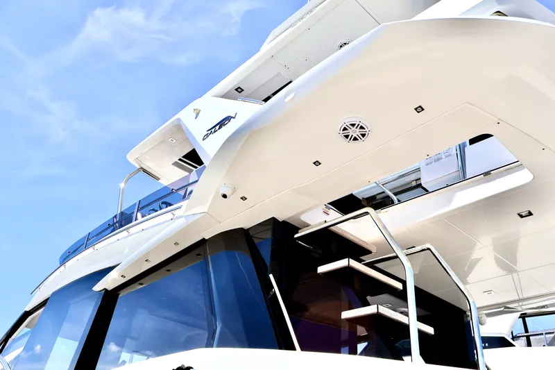 Slide: The Image of Galeon 500 FLY 2022 - 9
