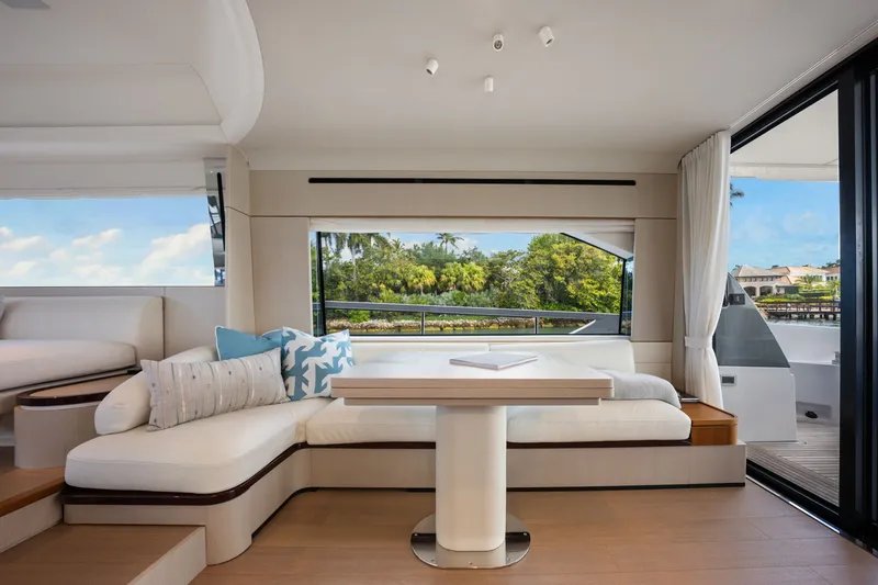 Slide: The Image of Azimut 68 FLY 2025 - 23
