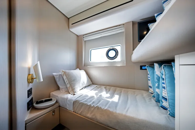Slide: The Image of Azimut 68 FLY 2025 - 39