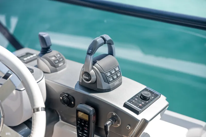 Slide: The Image of Azimut 68 FLY 2025 - 66