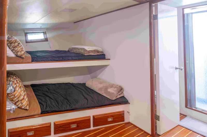 Slide: The Image of Cozy cabin with bunk beds on a 1972 DITTMAR & DONALDSON motoryacht. - 20