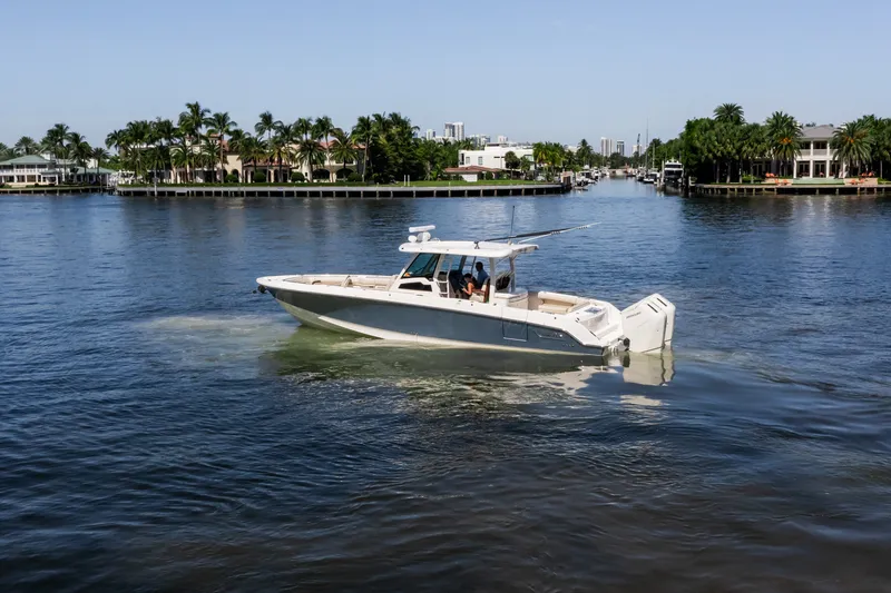 The Image of Boston Whaler 380 OUTRAGE 2024 - 0