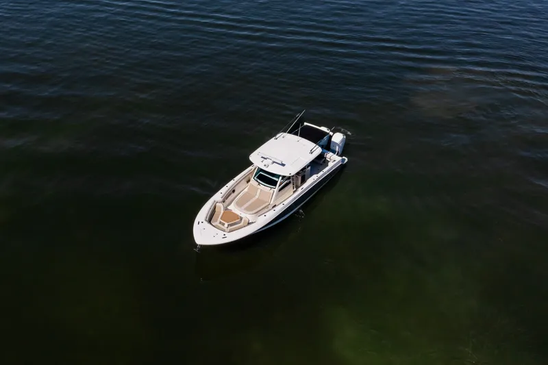 Slide: The Image of Boston Whaler 380 OUTRAGE 2024 - 10