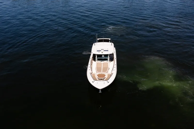 Slide: The Image of Boston Whaler 380 OUTRAGE 2024 - 11