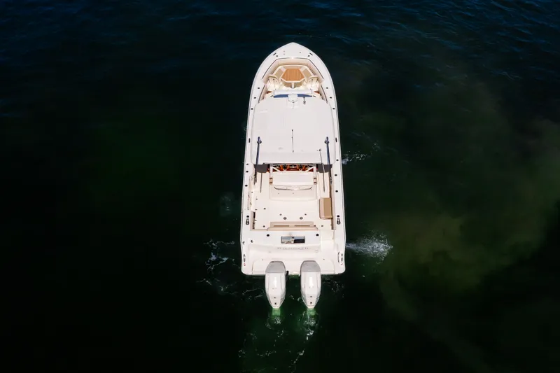Slide: The Image of Boston Whaler 380 OUTRAGE 2024 - 13