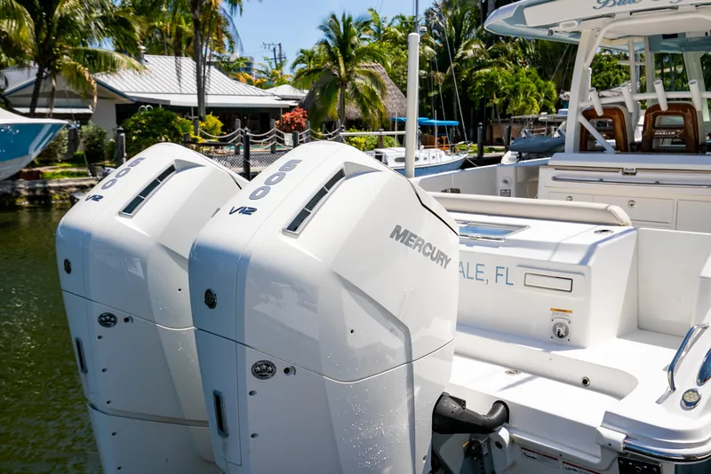 Slide: The Image of Boston Whaler 380 OUTRAGE 2024 - 18