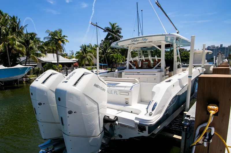 Slide: The Image of Boston Whaler 380 OUTRAGE 2024 - 19