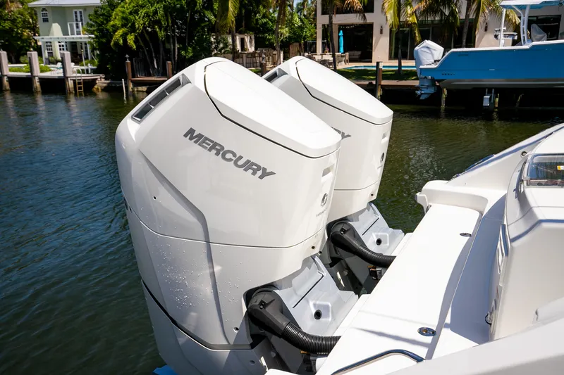 Slide: The Image of Boston Whaler 380 OUTRAGE 2024 - 20