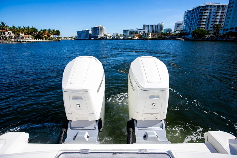 Slide: The Image of Boston Whaler 380 OUTRAGE 2024 - 21
