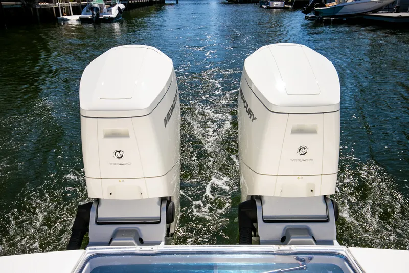 Slide: The Image of Boston Whaler 380 OUTRAGE 2024 - 22