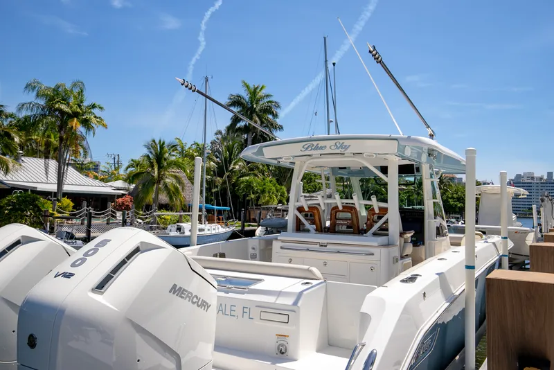 Slide: The Image of Boston Whaler 380 OUTRAGE 2024 - 23