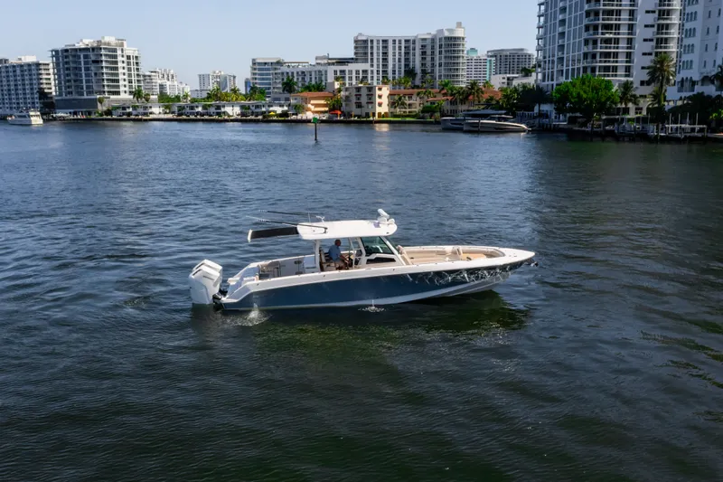 Slide: The Image of Boston Whaler 380 OUTRAGE 2024 - 3