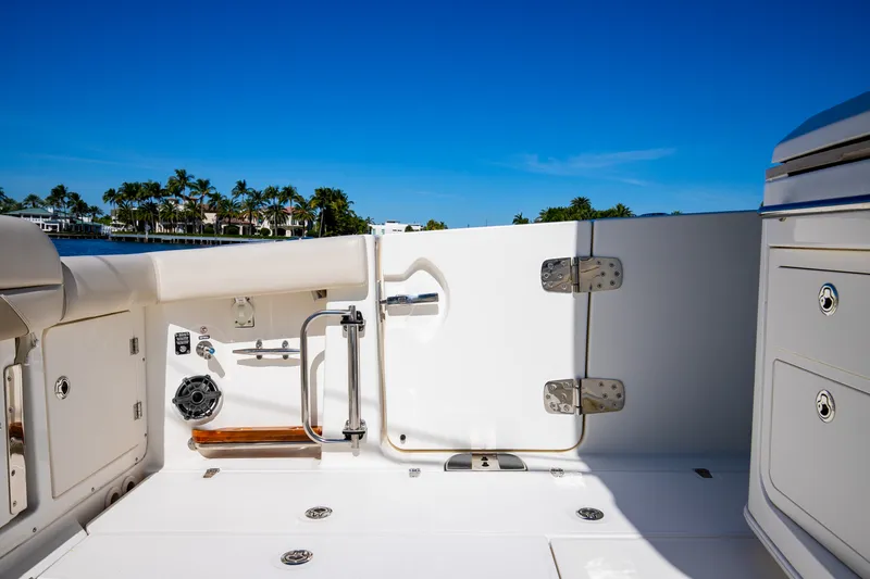 Slide: The Image of Boston Whaler 380 OUTRAGE 2024 - 31