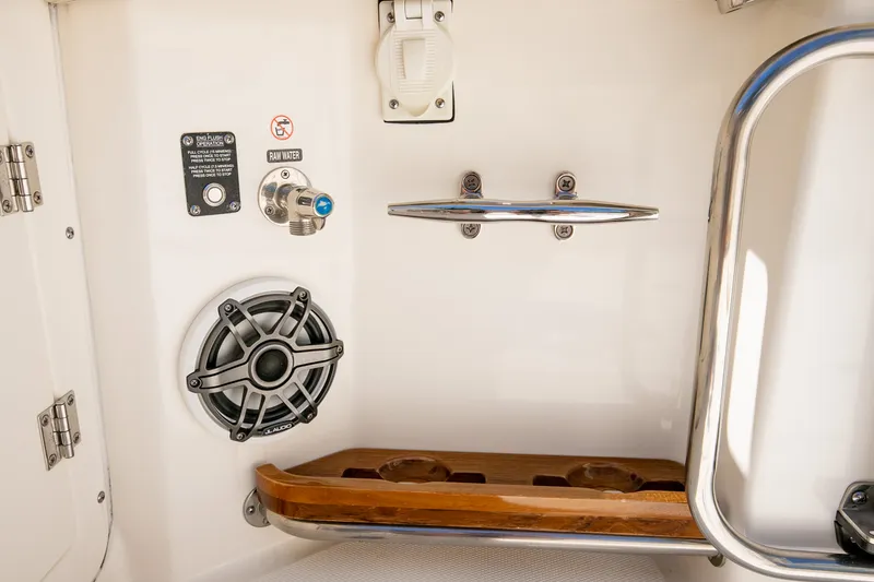 Slide: The Image of Boston Whaler 380 OUTRAGE 2024 - 34