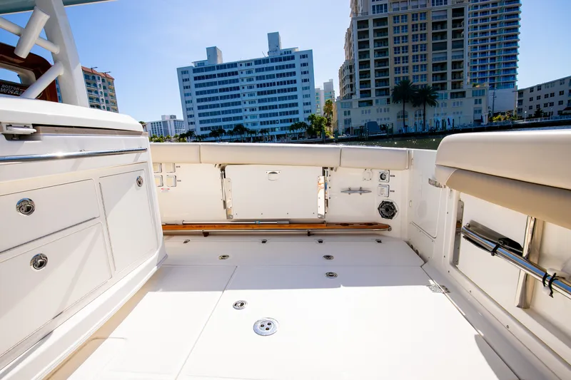 Slide: The Image of Boston Whaler 380 OUTRAGE 2024 - 35