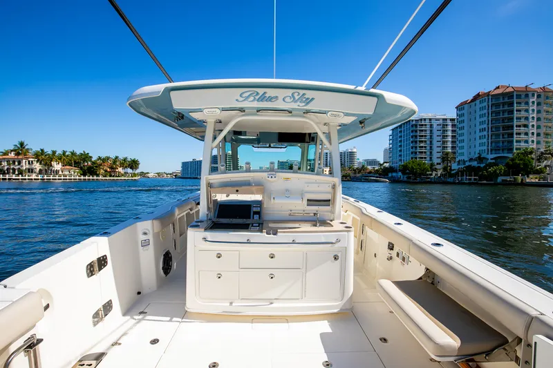 Slide: The Image of Boston Whaler 380 OUTRAGE 2024 - 36
