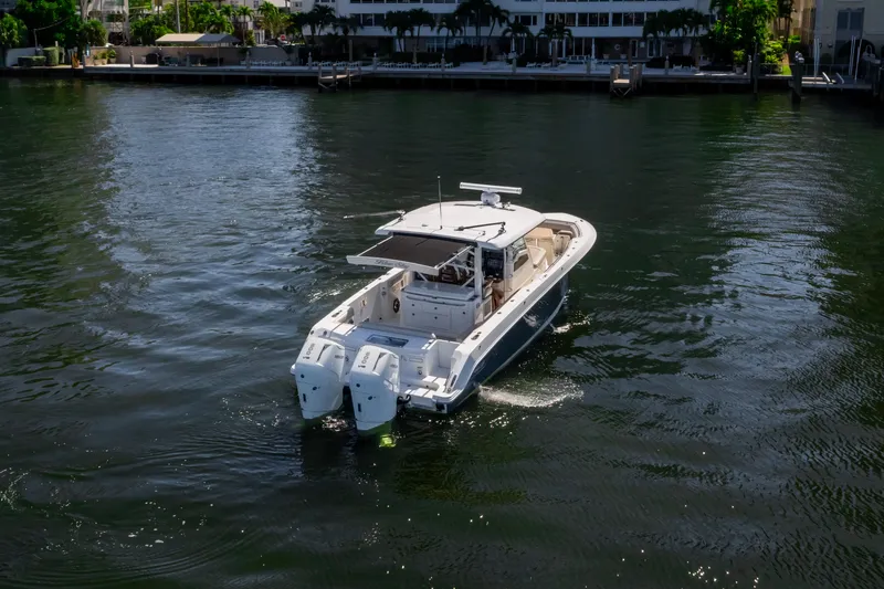 Slide: The Image of Boston Whaler 380 OUTRAGE 2024 - 4