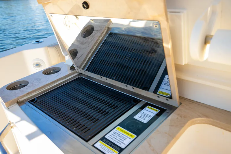 Slide: The Image of Boston Whaler 380 OUTRAGE 2024 - 44