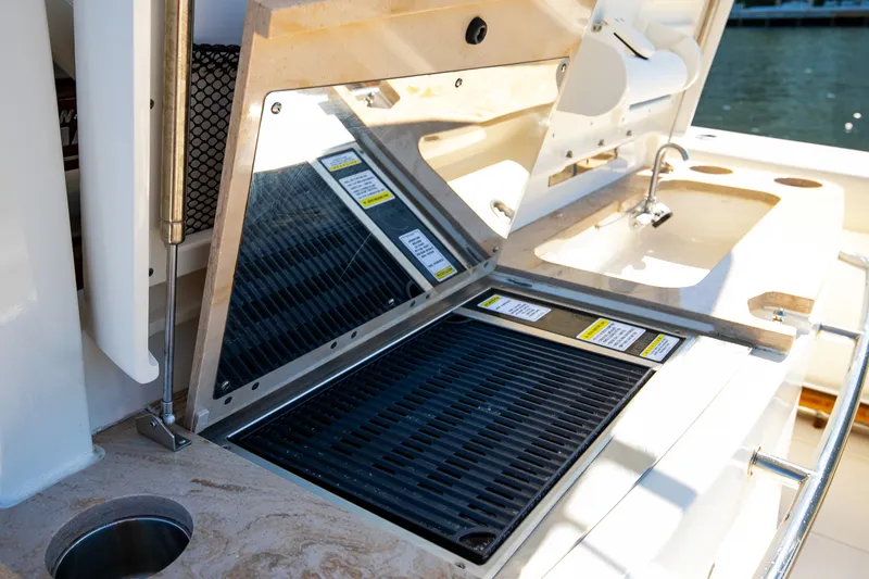Slide: The Image of Boston Whaler 380 OUTRAGE 2024 - 45