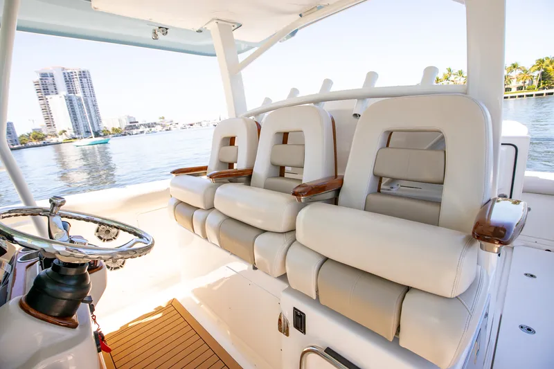 Slide: The Image of Boston Whaler 380 OUTRAGE 2024 - 48