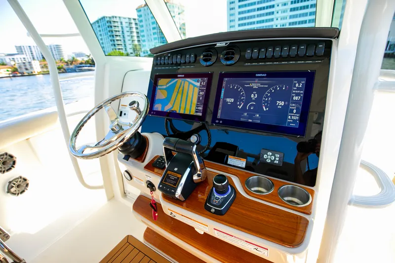 Slide: The Image of Boston Whaler 380 OUTRAGE 2024 - 55