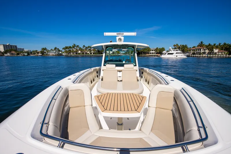 Slide: The Image of Boston Whaler 380 OUTRAGE 2024 - 68