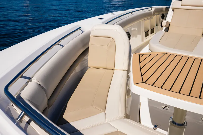 Slide: The Image of Boston Whaler 380 OUTRAGE 2024 - 76