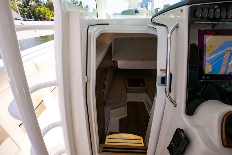 Slide: The Image of Boston Whaler 380 OUTRAGE 2024 - 78
