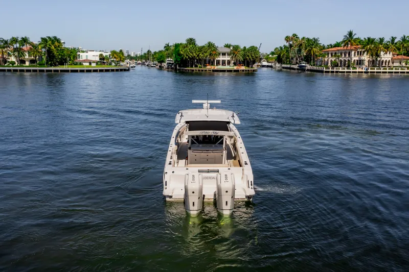 Slide: The Image of Boston Whaler 380 OUTRAGE 2024 - 8