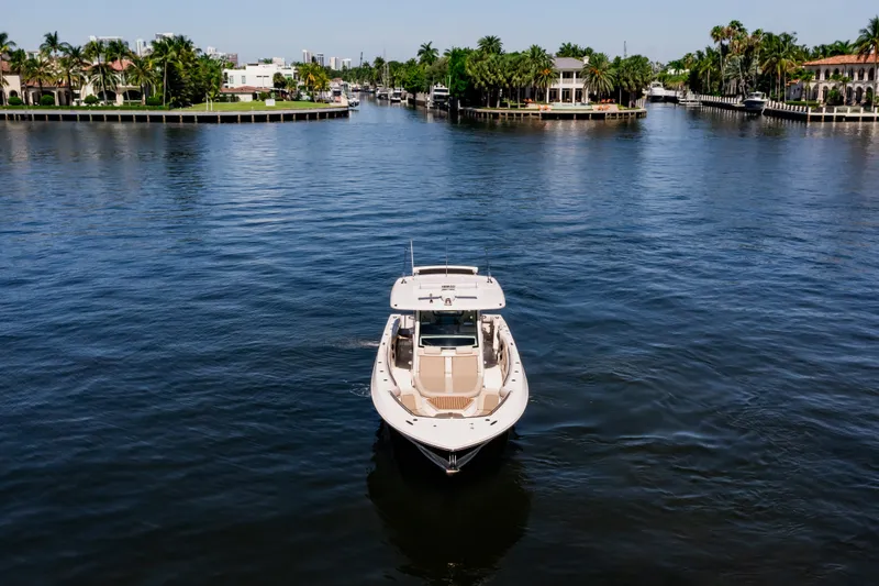 Slide: The Image of Boston Whaler 380 OUTRAGE 2024 - 9
