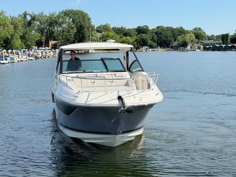 Slide: The Image of Sea Ray Sundancer 320 2026 - 4