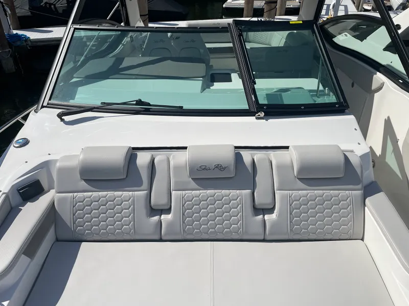 Slide: The Image of Sea Ray Sundancer 320 2026 - 17