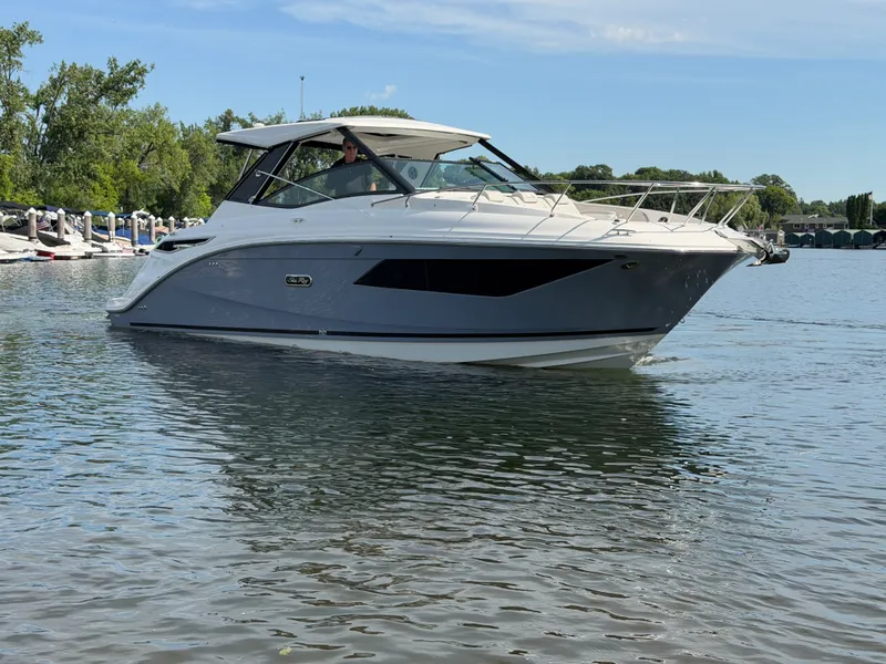 Slide: The Image of Sea Ray Sundancer 320 2026 - 6
