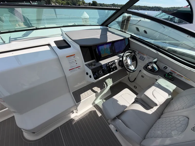 Slide: The Image of Sea Ray Sundancer 320 2026 - 23