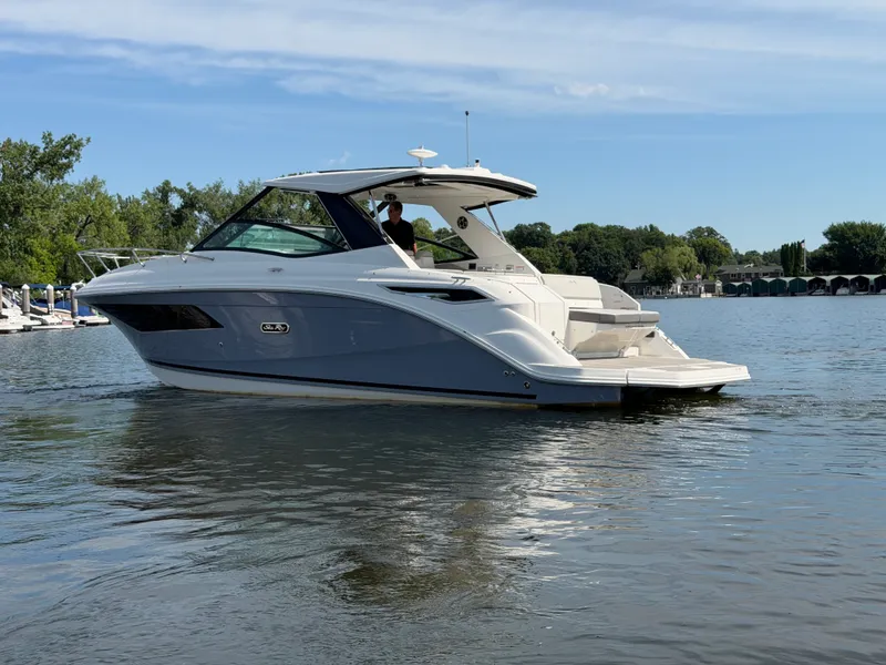 Slide: The Image of Sea Ray Sundancer 320 2026 - 8