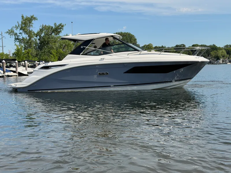 Slide: The Image of Sea Ray Sundancer 320 2026 - 7